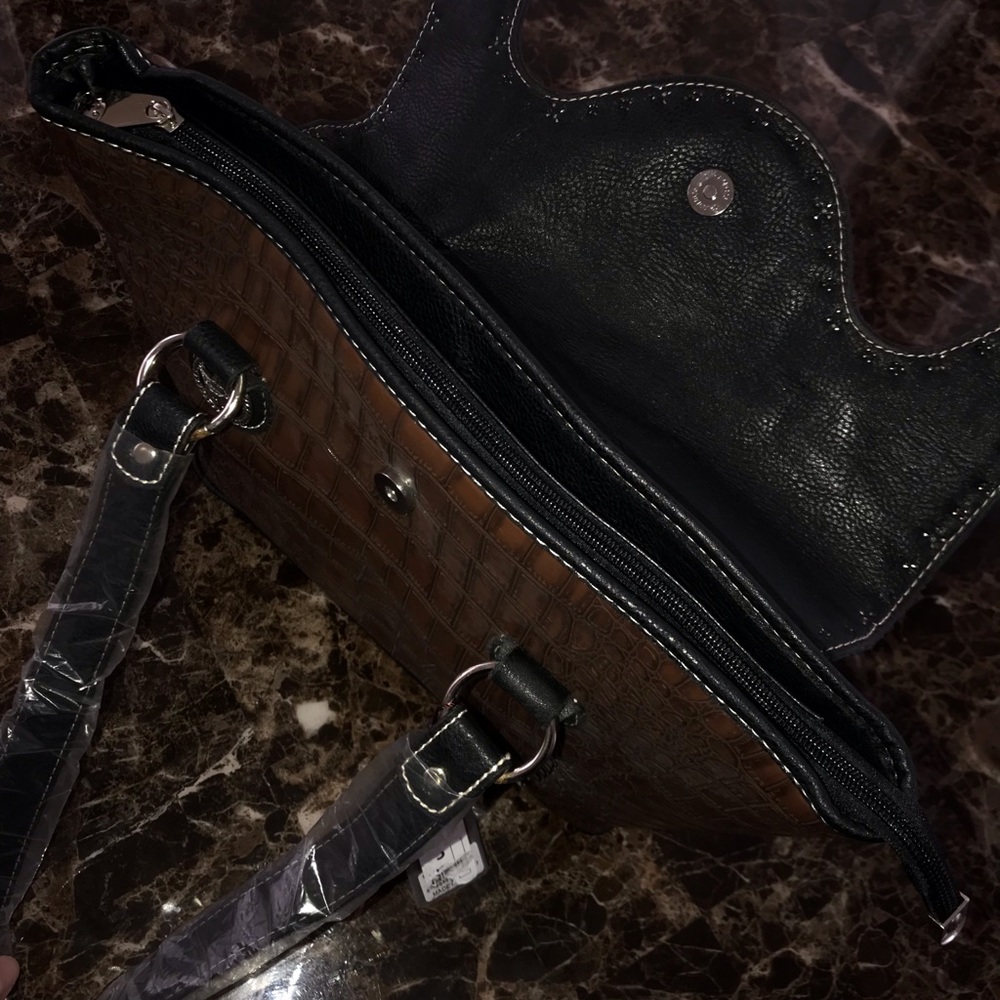 P&G Collection Purse - Picture 3 of 4